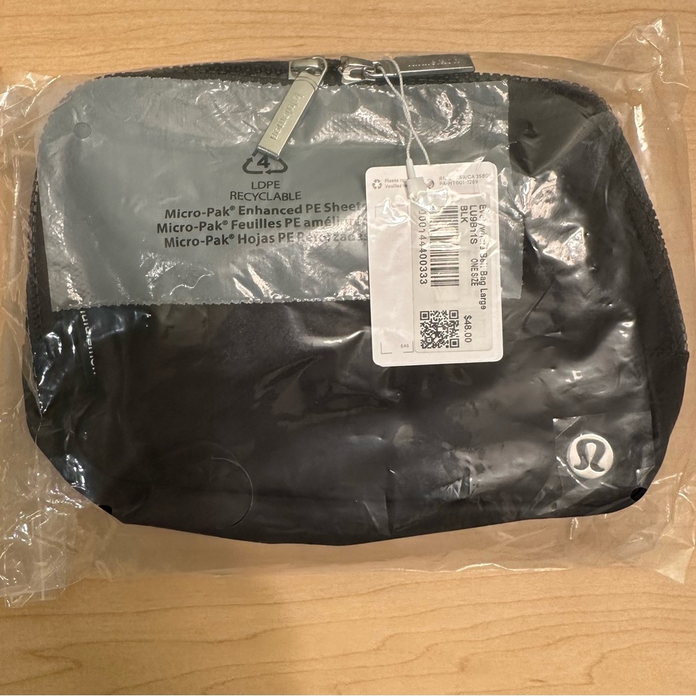 COPY - Lululemon Black 2L Belt Bag
